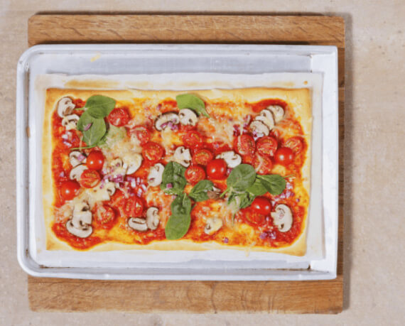 Dies ist Schritt Nr. 3 der Anleitung, wie man das Rezept Vegane Spinat Pizza mit Pilzen zubereitet.