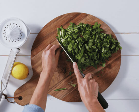 Dies ist Schritt Nr. 2 der Anleitung, wie man das Rezept Gebratene Gnocchi mit veganem Bärlauchpesto zubereitet.