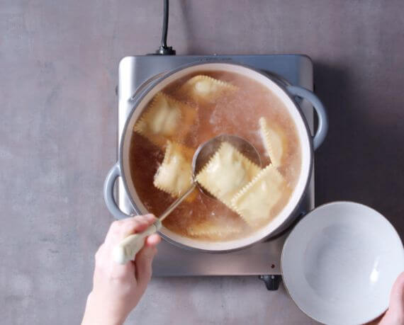 Dies ist Schritt Nr. 4 der Anleitung, wie man das Rezept Schwäbische Maultaschen zubereitet.