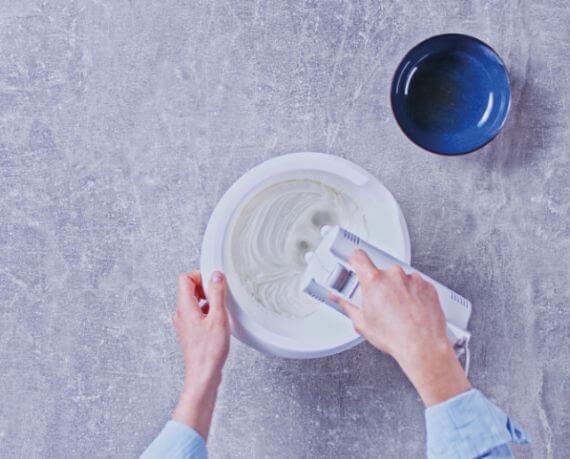 Dies ist Schritt Nr. 1 der Anleitung, wie man das Rezept Erdbeertorte zubereitet.