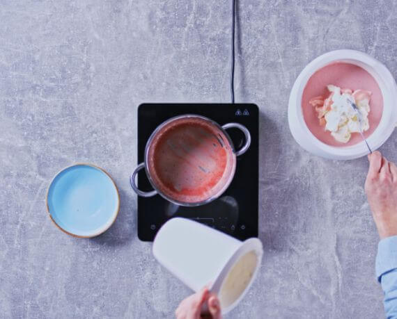 Dies ist Schritt Nr. 4 der Anleitung, wie man das Rezept Erdbeertorte zubereitet.