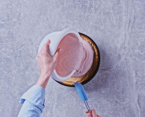 Dies ist Schritt Nr. 5 der Anleitung, wie man das Rezept Erdbeertorte zubereitet.