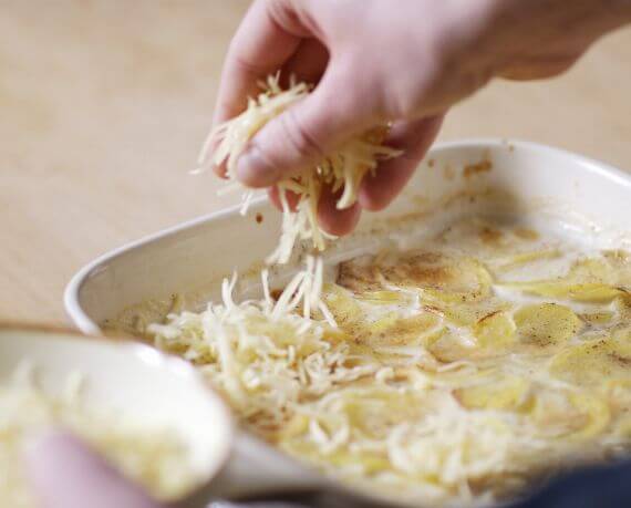 Dies ist Schritt Nr. 3 der Anleitung, wie man das Rezept Kartoffelgratin zubereitet.