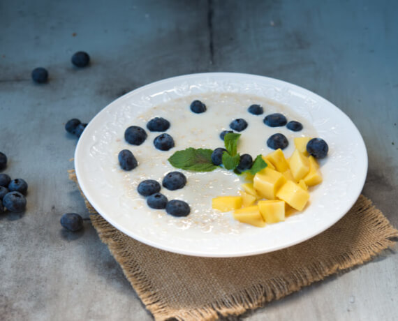 Porridge mit Mango und Blaubeeren für 4 Personen von lidl-kochen.de