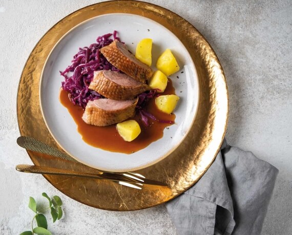 Gans in Orangensauce mit Rotkohl an Honigkartoffeln