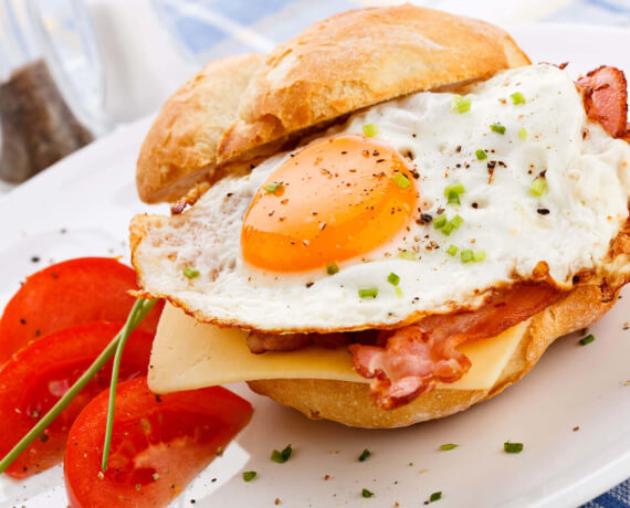 ᐉ Schnelle Joghurt Brötchen mit Käse und Feta gefüllt - koche.eu