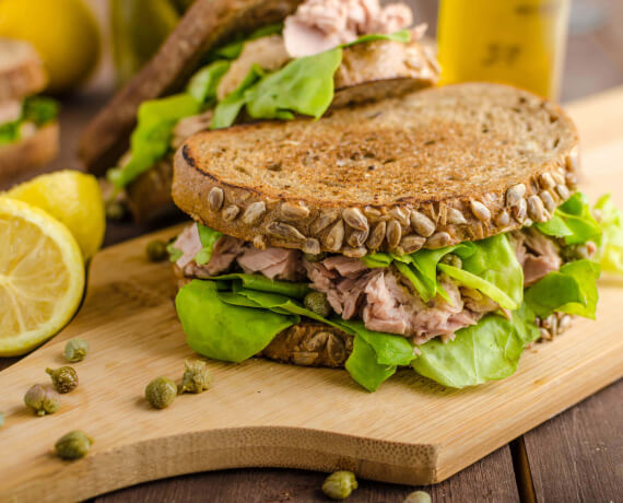 Thunfisch-Brot mit Kapern