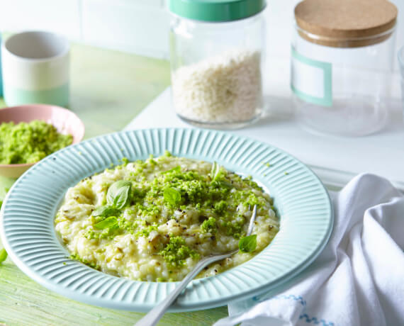 Zucchini-Risotto mit Basilikum-Parmesan
