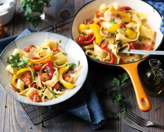 Caponata mit Pasta, Kapern und Rosinen