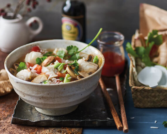 Asiatische Tomatensuppe mit Kabeljau und Reis