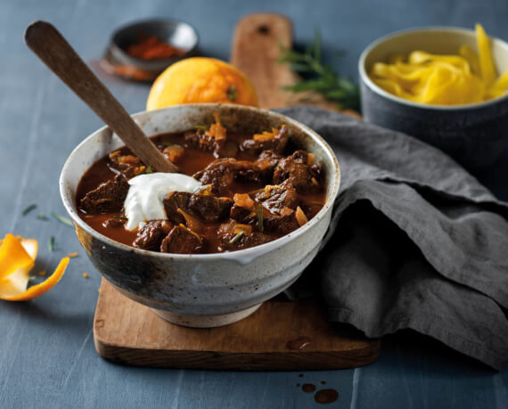 Rindergulasch mit Salzkartoffeln