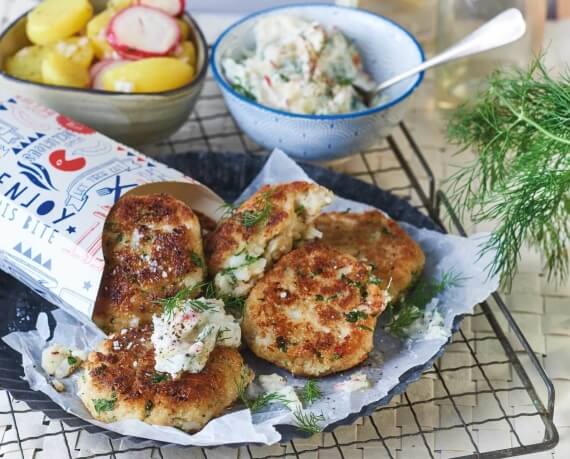 Fischfrikadellen mit Apfel-Meerrettich-Dip