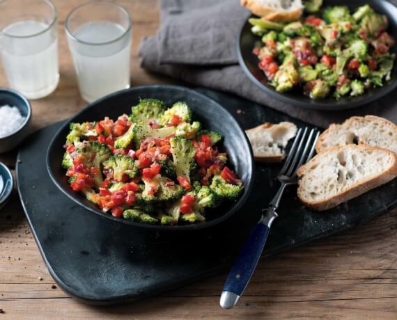 Brokkolisalat mit Paprika