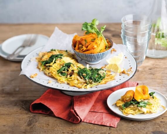 Kartoffelrösti mit Spinat und Petersilien-Karotten-Salat