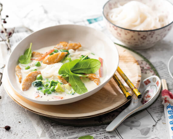 Kokos-Gemüse-Suppe mit Hähnchen