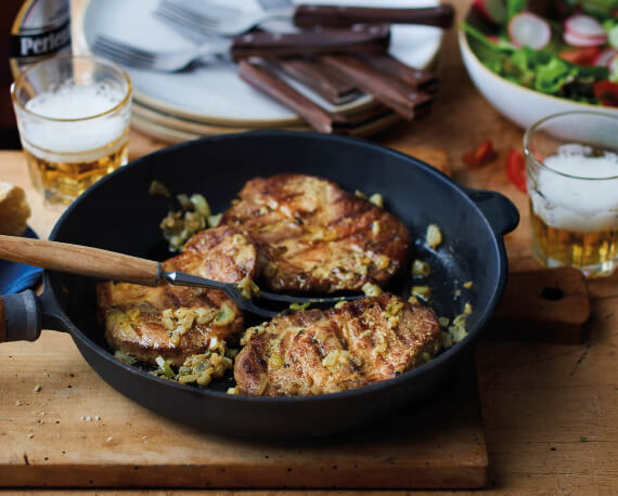 Nackensteaks in Bier-Marinade