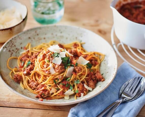 [Schnell &amp; einfach] Schnelle Bolognese mit Spaghetti und Parmesan ...