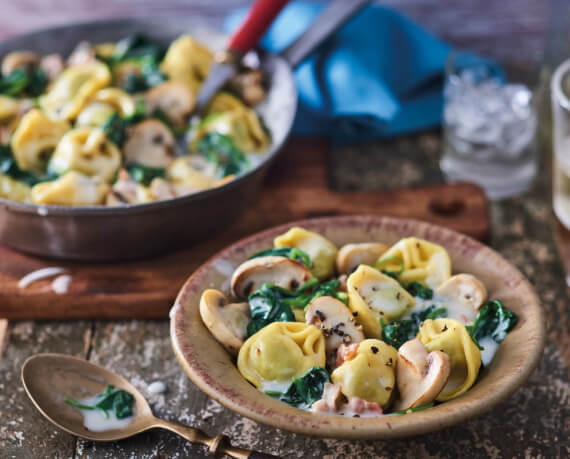 Tortelloni in Pilz-Spinat-Sauce