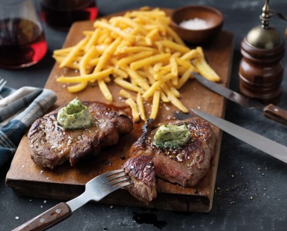 Steak frites mit Kräuterbutter