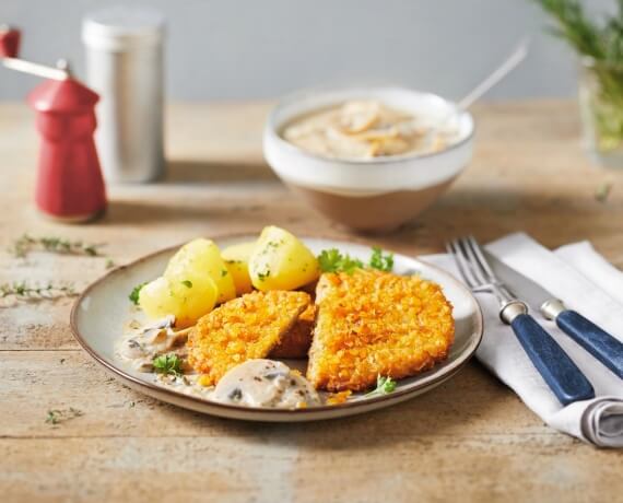 Veganes Schnitzel mit Champignonsoße und Petersilien-Kartoffeln