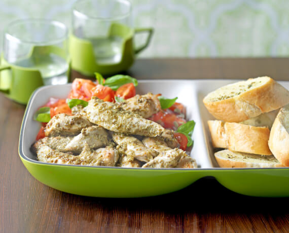 Pestohähnchen mit Tomatensalat