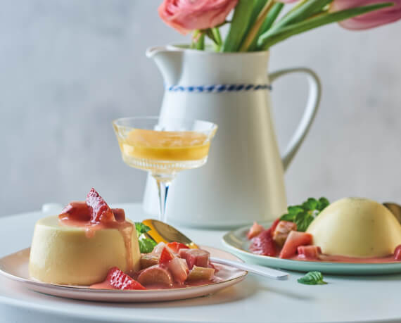 Eierlikör Panna cotta mit Rhabarber