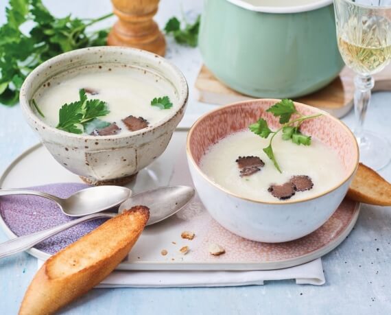 Selleriesuppe mit Sommertrüffel