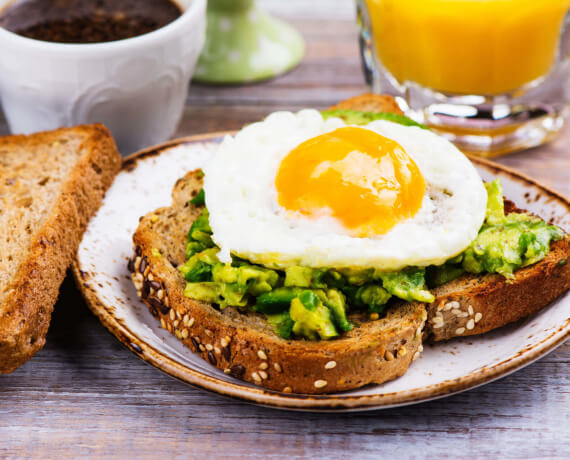 Avocadobrot mit Spiegelei