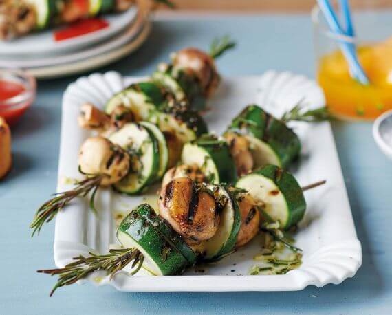 Pilz-Zucchini-Spieße in Knoblauchmarinade