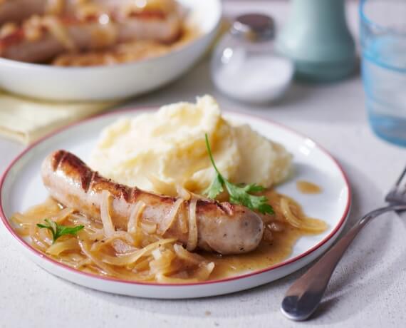 Bratwurst mit Zwiebelsauce und Kartoffelpüree