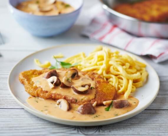 Klassisches Jägerschnitzel mit Spätzle