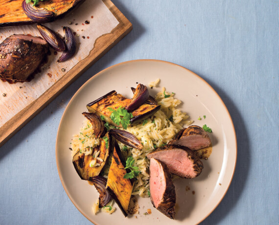 Schweinefilet in Balsamico mit Risoni und gebackener Aubergine