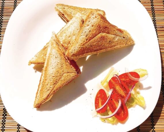 Sandwich-Toast mit Gouda und Schinken