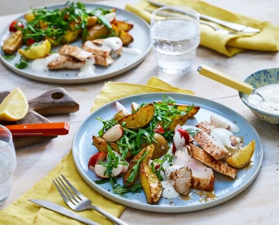 Putenbrust an lauwarmem Kartoffel-Rucola-Salat