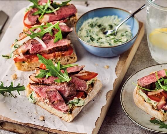 Steaksandwich mit Rucola-Mayonnaise