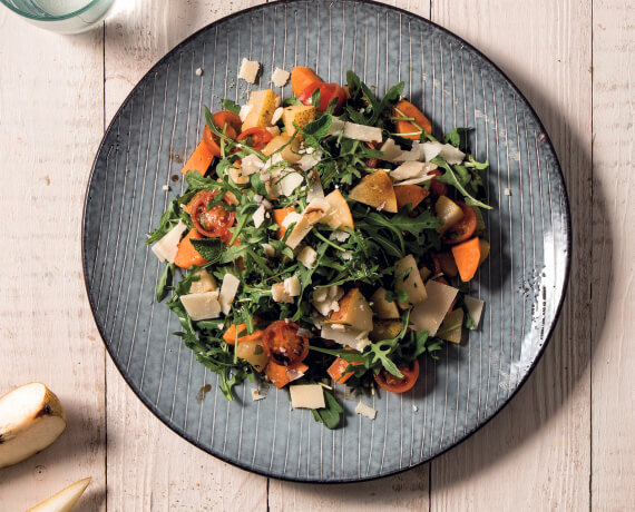 Süßkartoffel-Birnen-Salat mit Rucola und Parmesan