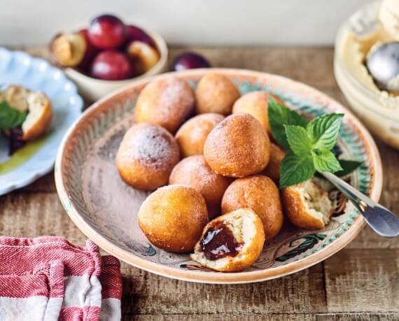 Pflaumenknödel mit gebranntem Buttereiscreme