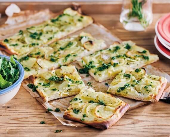 Kartoffel-Rosmarin-Pizza mit Rucola