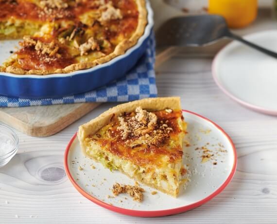 Wirsing-Quiche mit salzigem Florentiner-Käse-Crunch