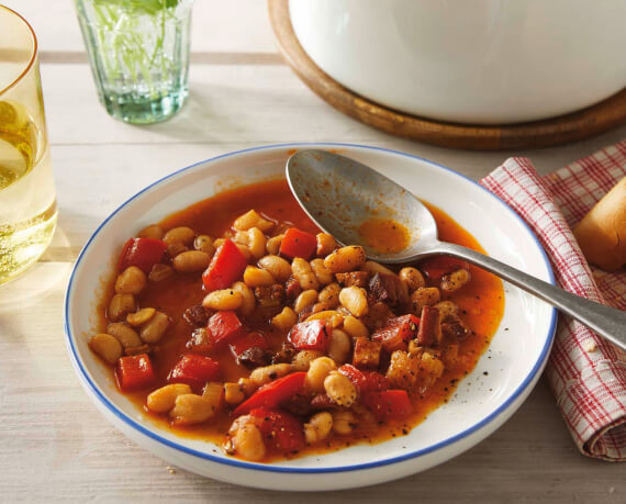 Bohnensuppe mit Speck & Paprika