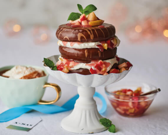 Geschichteter Baumkuchen mit Apfel-Birnen-Kompott