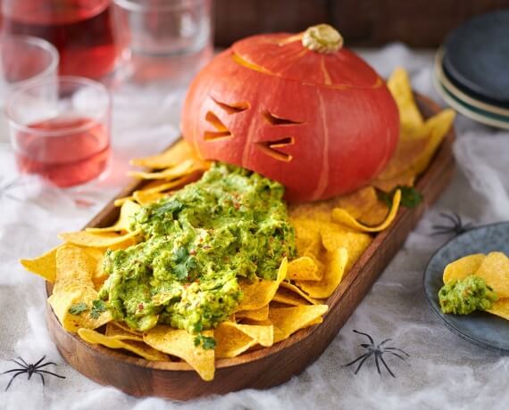 Puking Pumpkin Nachos mit Guacamole