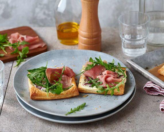 Blätterteig-Tartelettes mit Serranoschinken