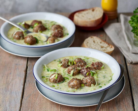 Käse-Lauch-Suppe mit Hackbällchen