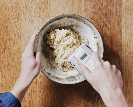 Dies ist Schritt Nr. 1 der Anleitung, wie man das Rezept Klassischer Zwiebelkuchen zubereitet.