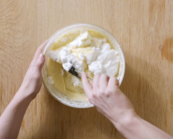 Dies ist Schritt Nr. 1 der Anleitung, wie man das Rezept Klassischer Kaiserschmarrn zubereitet.