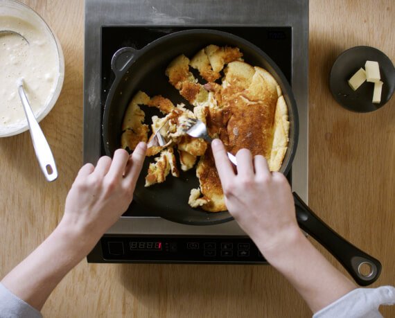 Dies ist Schritt Nr. 2 der Anleitung, wie man das Rezept Klassischer Kaiserschmarrn zubereitet.