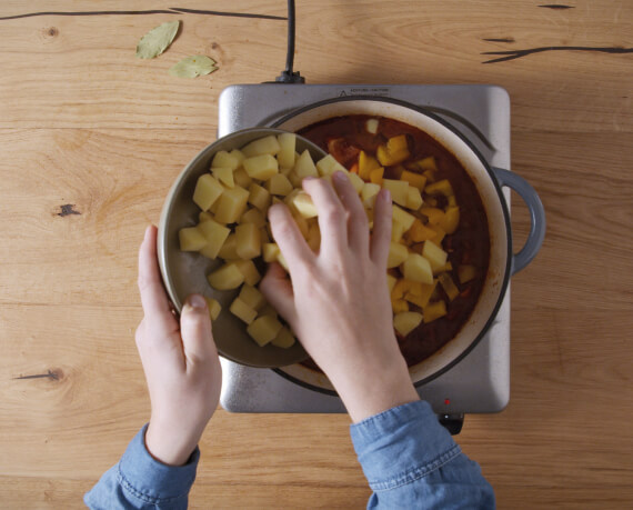 Dies ist Schritt Nr. 3 der Anleitung, wie man das Rezept Klassische Gulaschsuppe zubereitet.