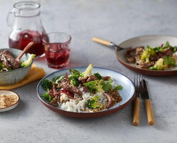 Rindfleisch mit Brokkoli in Pfeffersauce