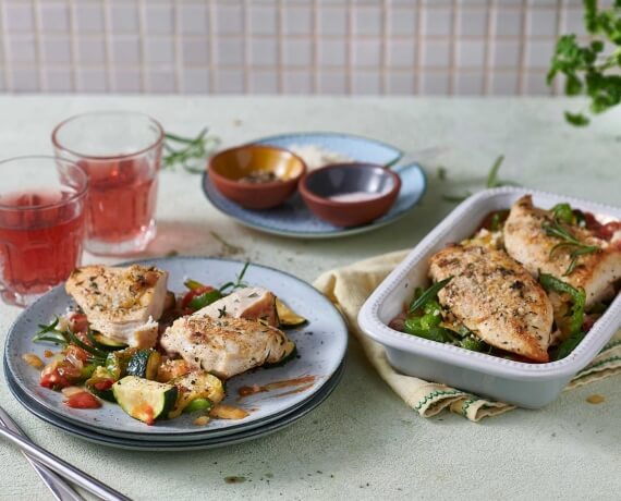 Mediterranes Hähnchen mit Parmesan überbacken